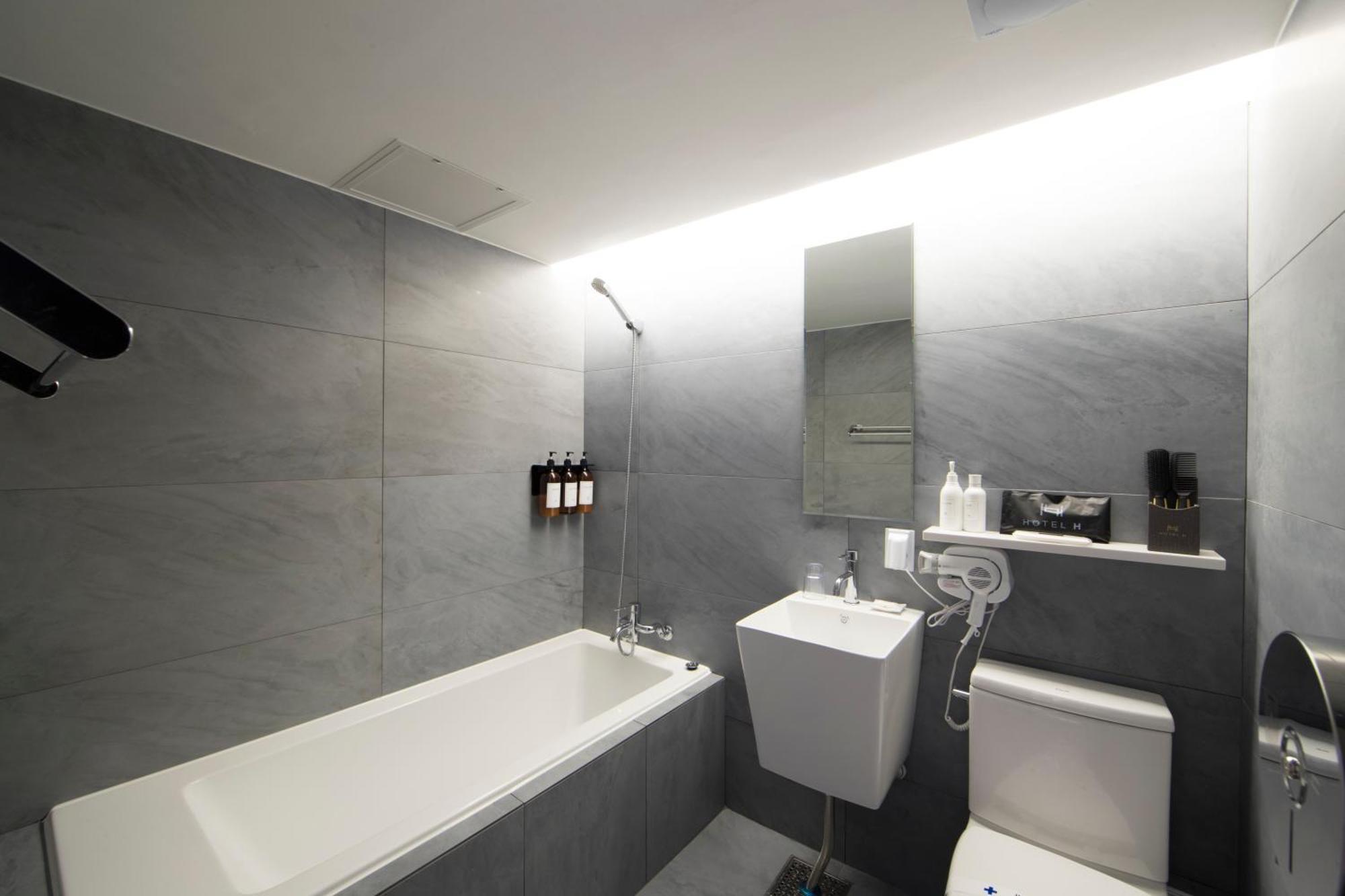 Hotel H Seoul Exterior photo